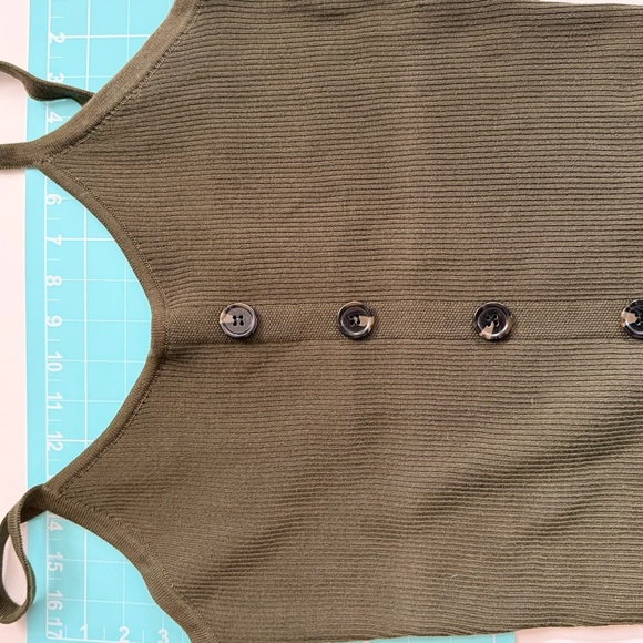 Olive Button-Down Ribbed Tank Top - Picture 4 of 5